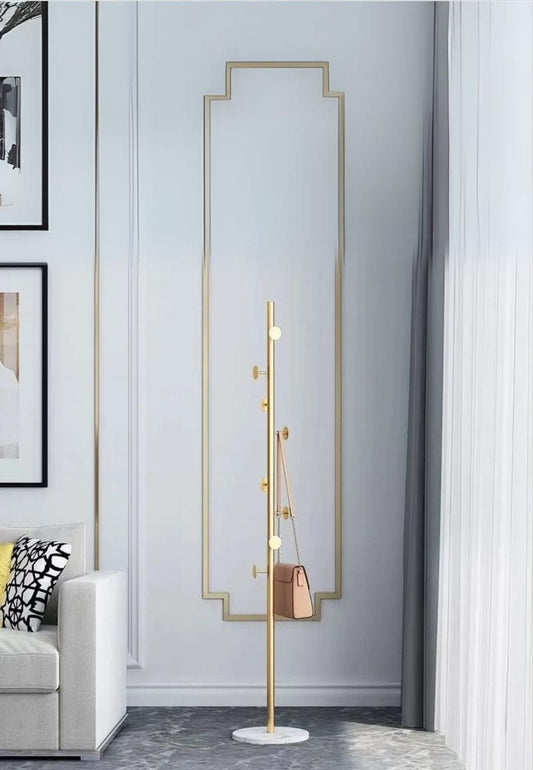 Porte manteau sur pied design arbre doré sur base blanche